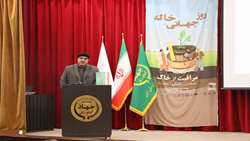 حضور هنرمندان مطرح استان در همایش و تقدیر از عوامل هنری و فنی تهیه ویدیو آرت روز جهانی خاک 1403