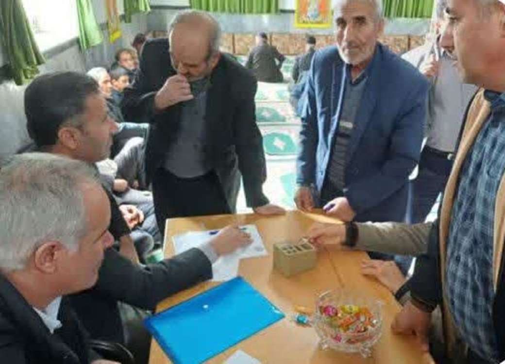 برگزاری میز خدمت مدیریت جهاد کشاورزی شهرستان خدابنده به مناسبت میلاد حضرت مهدی (عج) در شهر نوربهار
