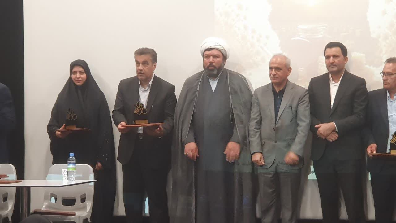 تجلیل از زنبوردار نمونه استان زنجان در آیین ملی روز عسل